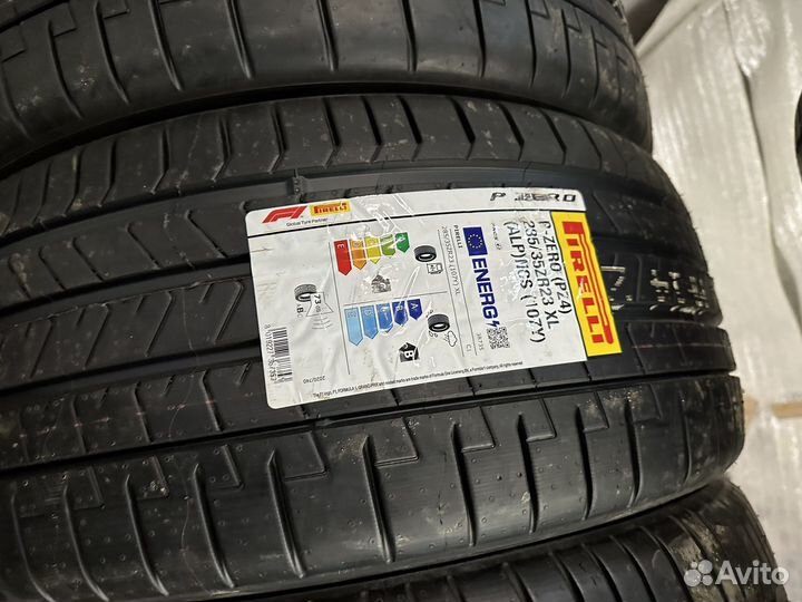 Pirelli P Zero PZ4 285/35 R23 и 325/30 R23 109Y