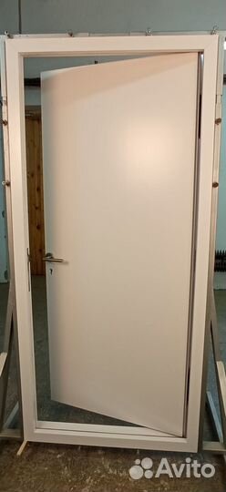 Входная дверь из массива дерева с коробом. С-М1