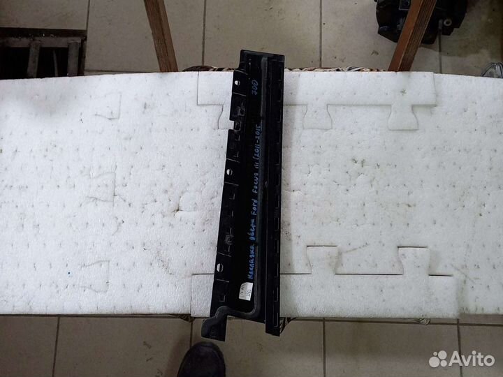 Накладка двери левой Ford Fokus 3,2011-2015г