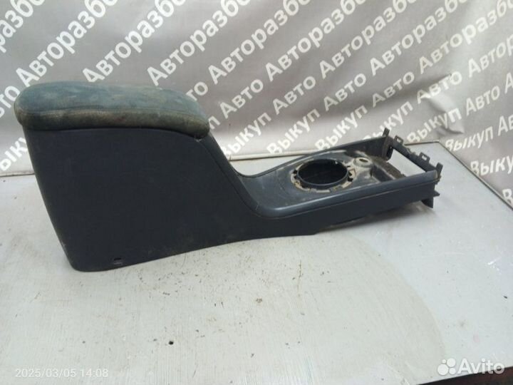 Бардачок между сиденьями Renault Megane K4M 2008