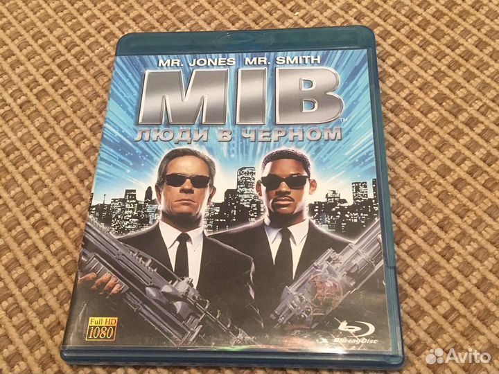 Blue ray диск люди в черном