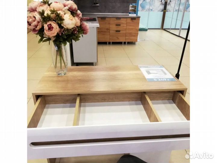 Косметический стол