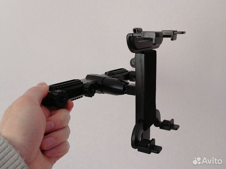 Держатель для планшета в машину