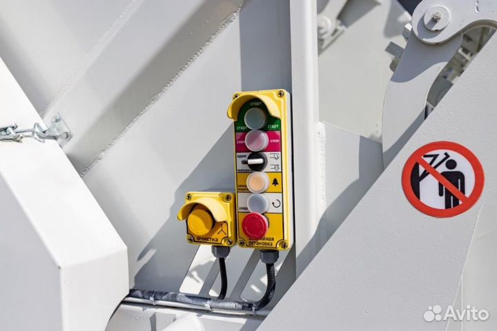 Мусоровоз KAT-8 на шасси Камаз 43089 Компас 9