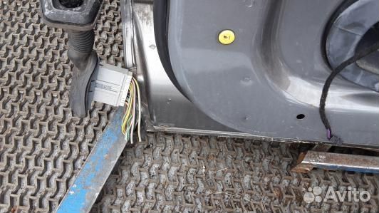 Дверь задняя правая land rover discovery 3 (1NN15F