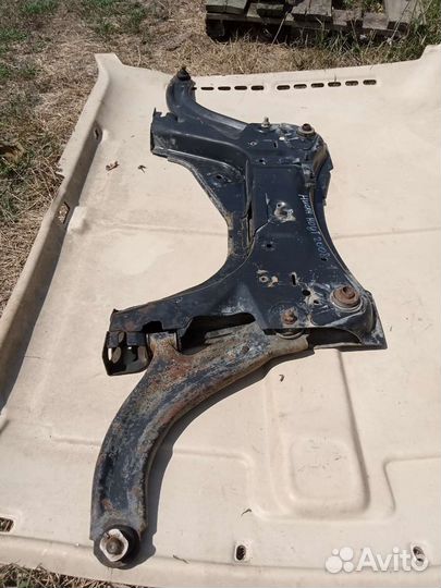 Подрамник Nissan Tiida 2006-2012 54400EL00A