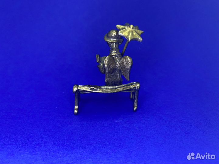 Читающий ангел из бронзы