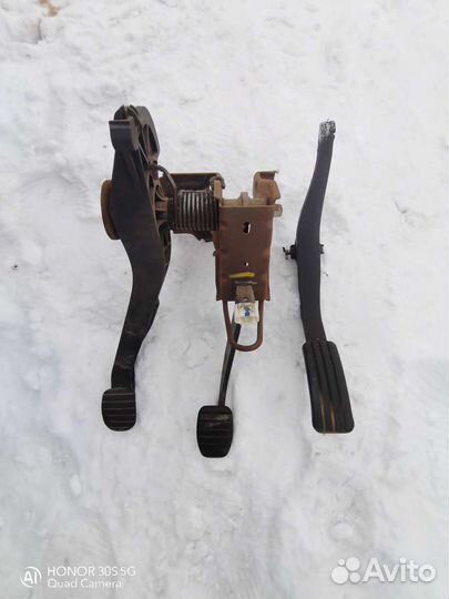 Педальный узел рено логан 1