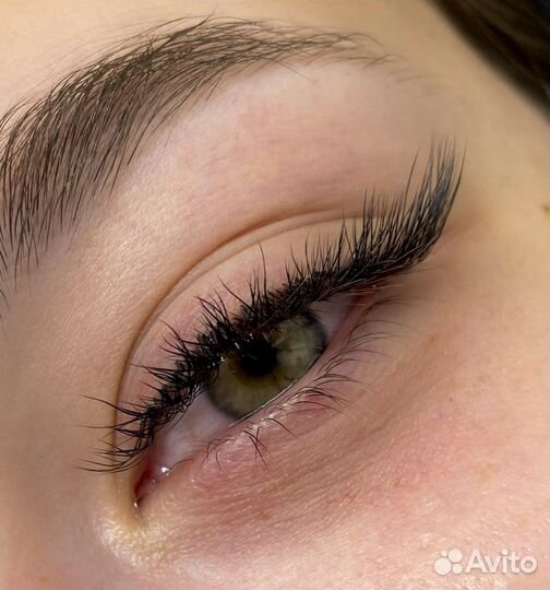 Наращивание ресниц, оформление бровей