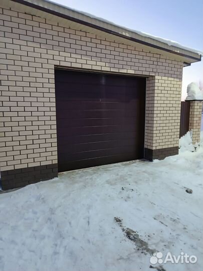 Секционные ворота