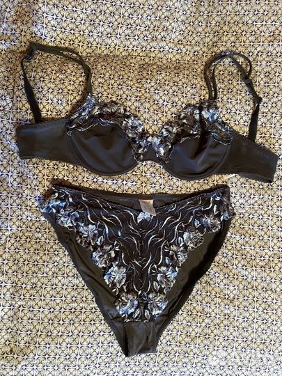 Бюстгалтер и трусики комплект белья