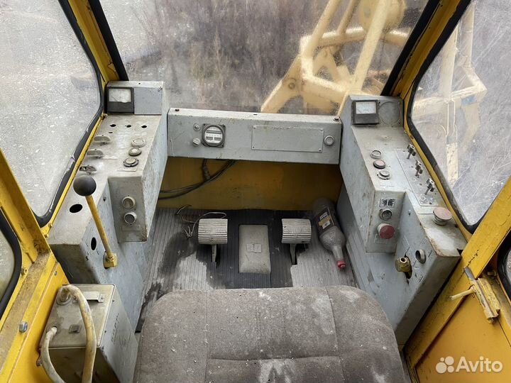 Гусеничный кран ЧМЗ ДЭК-251, 1988