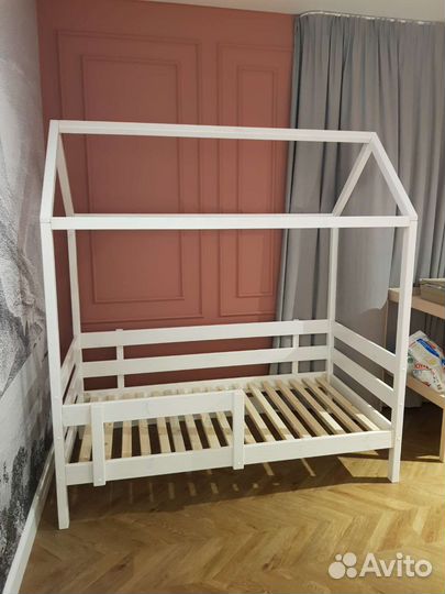 Кроватка домик