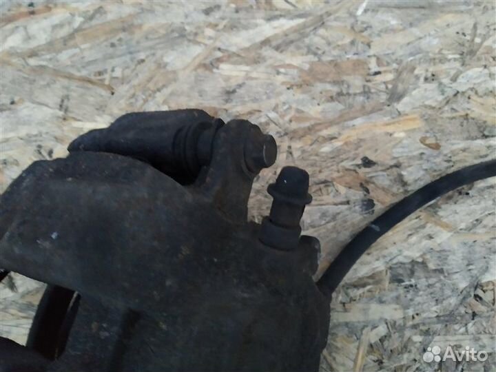 Суппорт передний левый Mercedes C-Class W203