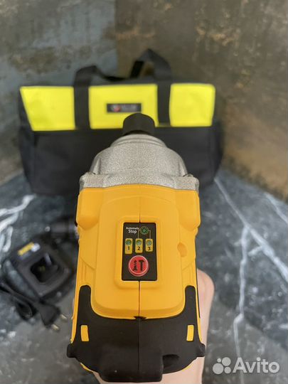 Мощный бесщеточный набор 2в1 DeWalt 18V