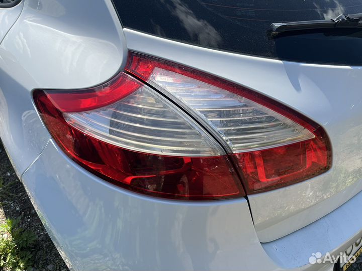 Фонарь левый Renault Megane 3