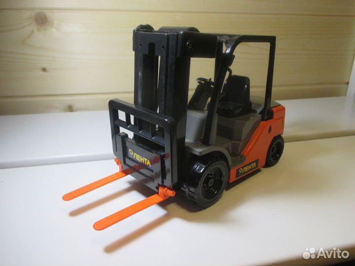 Электропогрузчик магазина лента