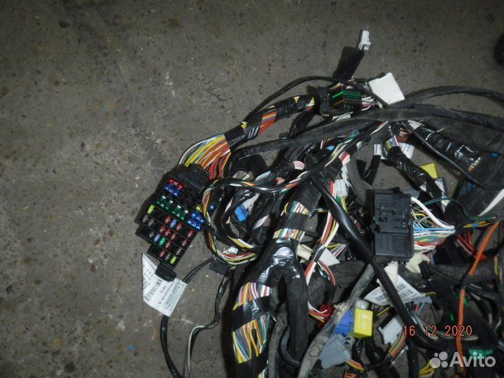 Проводка моторного отсека Nissan Terrano F4R 2014