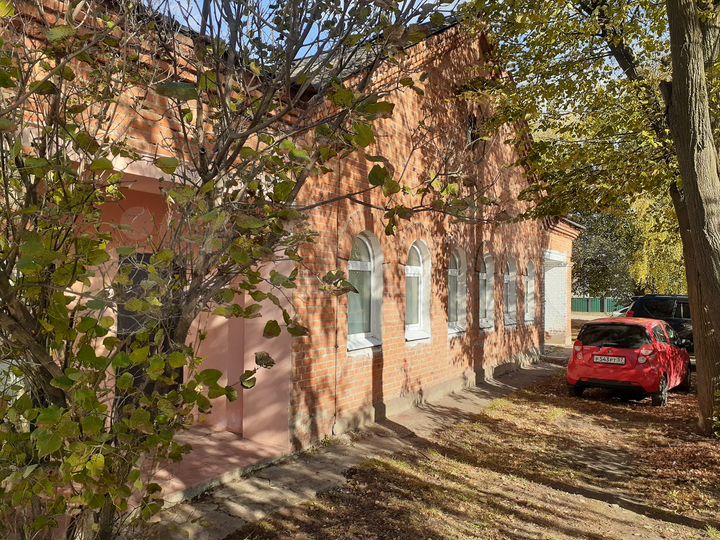 Комната 100 м² в 9-к., 1/1 эт.