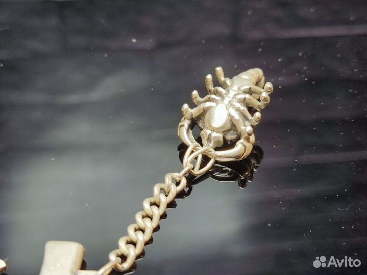 Серебряный брелок Скорпион 925 пробы массой 14.2 г