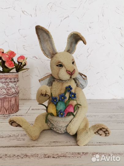 Пасхальный кролик (игрушка в технике тедди)