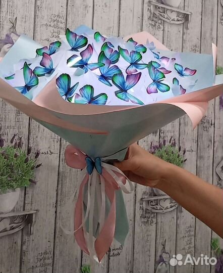 Букет с бабочками светящийся