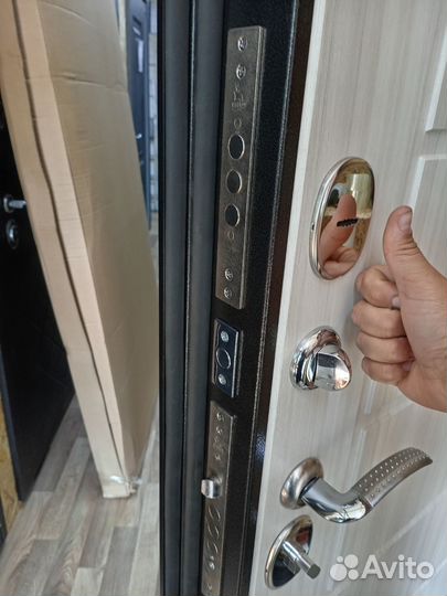 Дверь входная металлическая