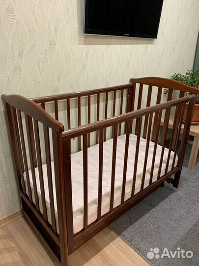 Детская кровать, матрас, мобиль