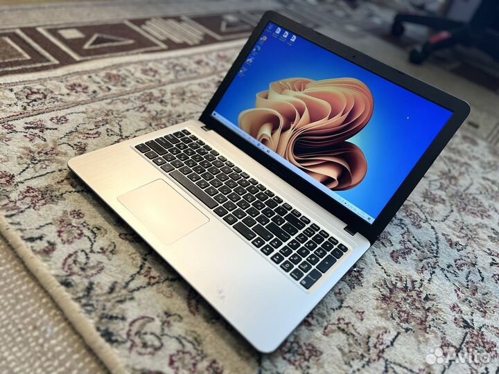 Игровой Ноутбук Asus i3-7020u/MX110 2гб/1тр