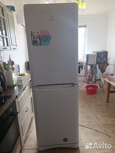 Холодильник Indesit BH180NF. 025