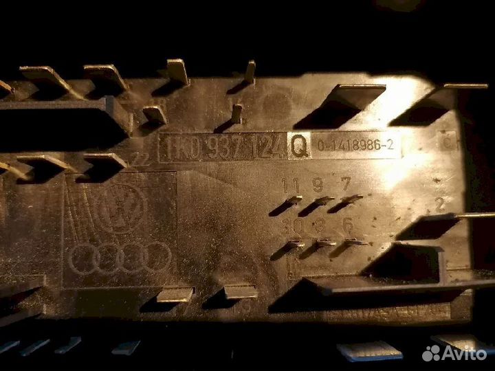 Блок предохранителей Volkswagen Passat b6 3C5 3cbz