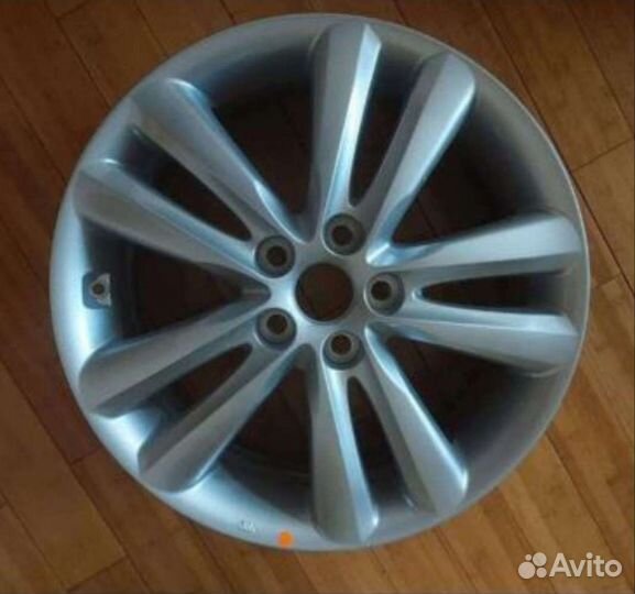 Диск литой автомобильный r18