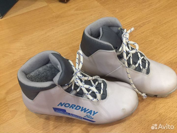 Лыжные ботинки и коньки