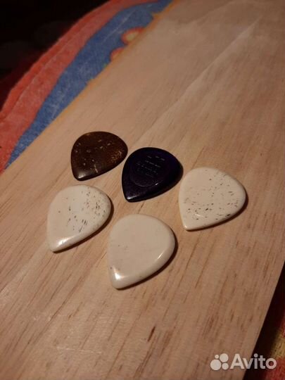 Медиаторы и порожки ручной работы из кости