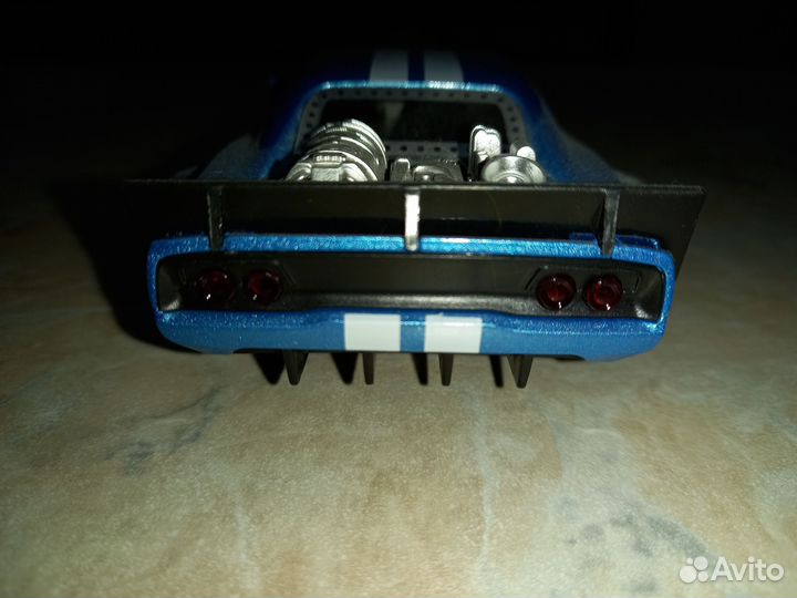 Модель Dodge Ice Charger 1:32