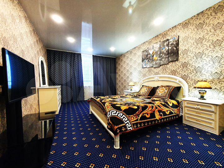 2-к. квартира, 56 м², 1/15 эт.