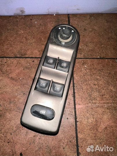 Блок стеклоподъемников Renault Kaptur 1 1.6 H4M