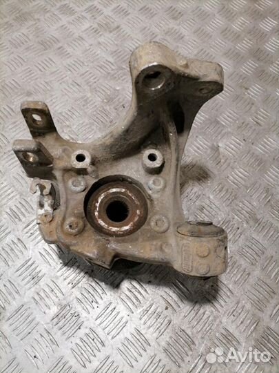 Кулак задний правый Audi A6 c6 C6