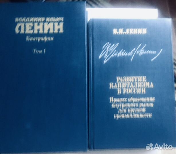 Книги много