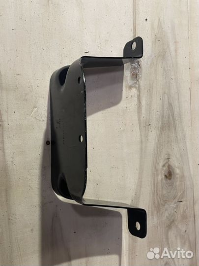 Кронштейн багажника лев. Land Rover Sport 2 рест