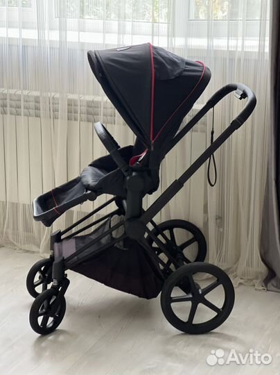 Cybex Priam III в расцветке Ferrari