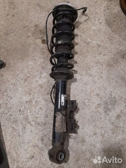 Стойка амортизатора задняя правая Bmw 5-Series G30