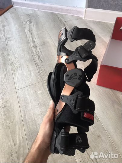 Брейсы EVS Axis pro
