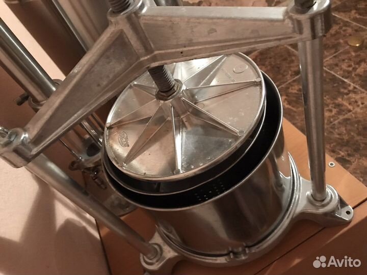 Пресс для отжима сока, масла,прессования сыров