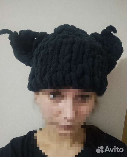 Шапка с ушками ручной вязки