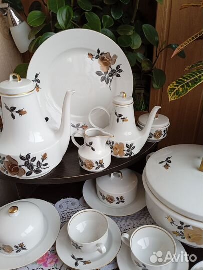 Набор посуды. Германия, фарфор легкий золотая роза