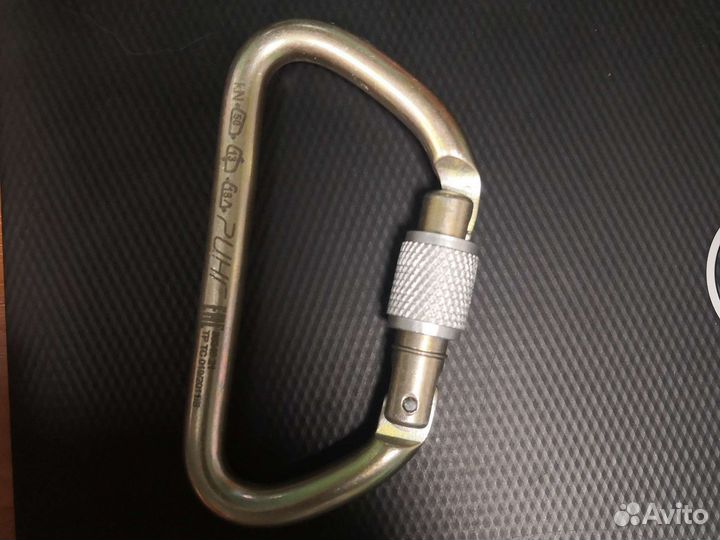 Карабин стальной трапеция 50 kN с муфтой кейлок А2