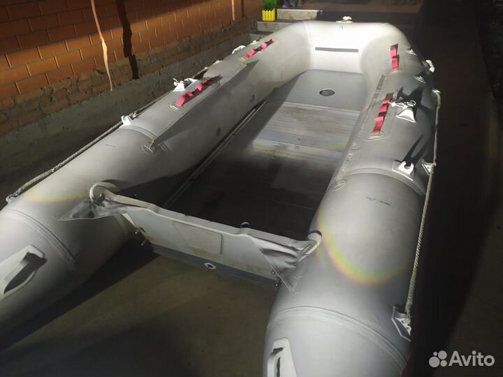 Лодка с мотором