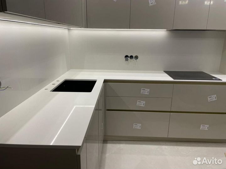 Столешница для кухни из кварцевого агломерата