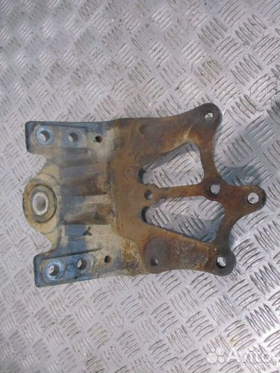 Кронштейн крепления передней рессоры Mercedes-Benz